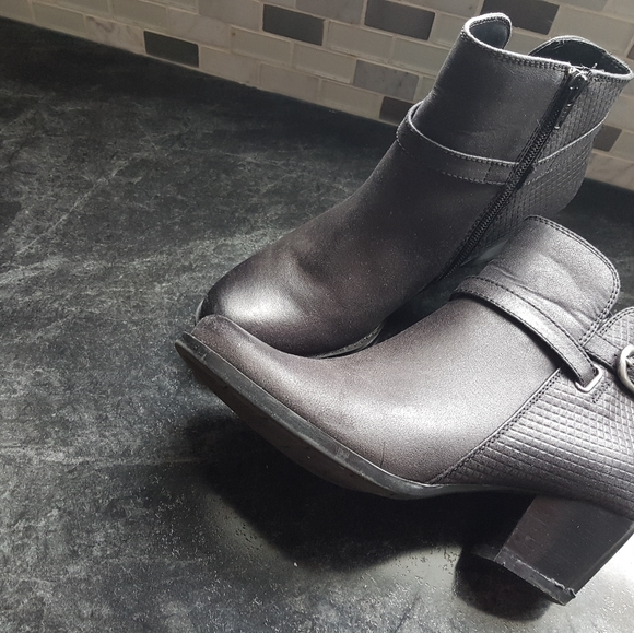 Boots - Picture 3 of 8